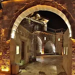 فندق Panoramic Cave 3*