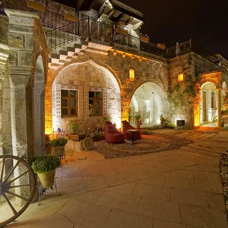 Panoramic Cave גורמה